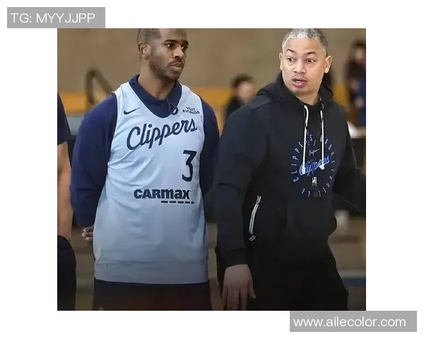 冲突不断升级保罗与主教练场边激烈争执引发全队高度关注